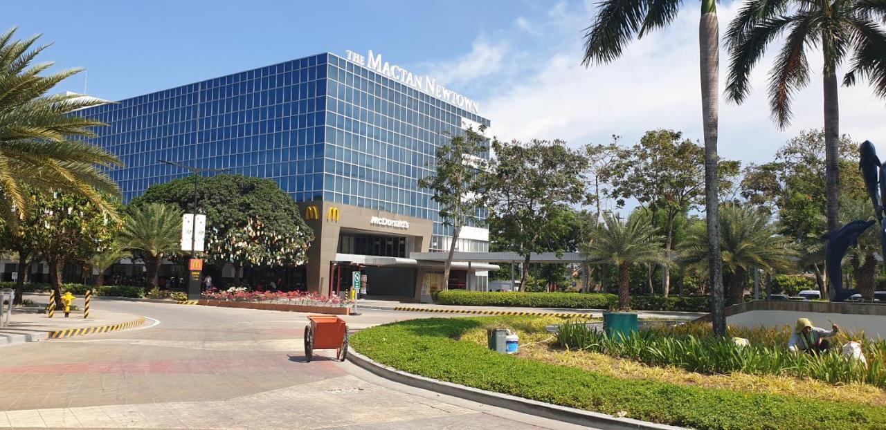 Mactan Newtown Condo With Garden And Ocean View 8Newtown Blvd Île de Mactan Extérieur photo